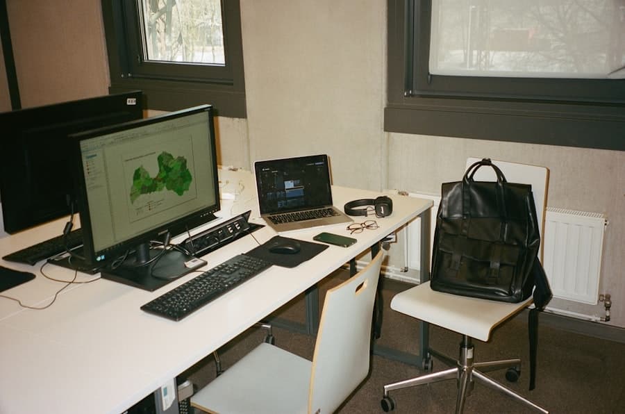 Photo Büroorganisation Arbeitsplatzsystem Stauraum